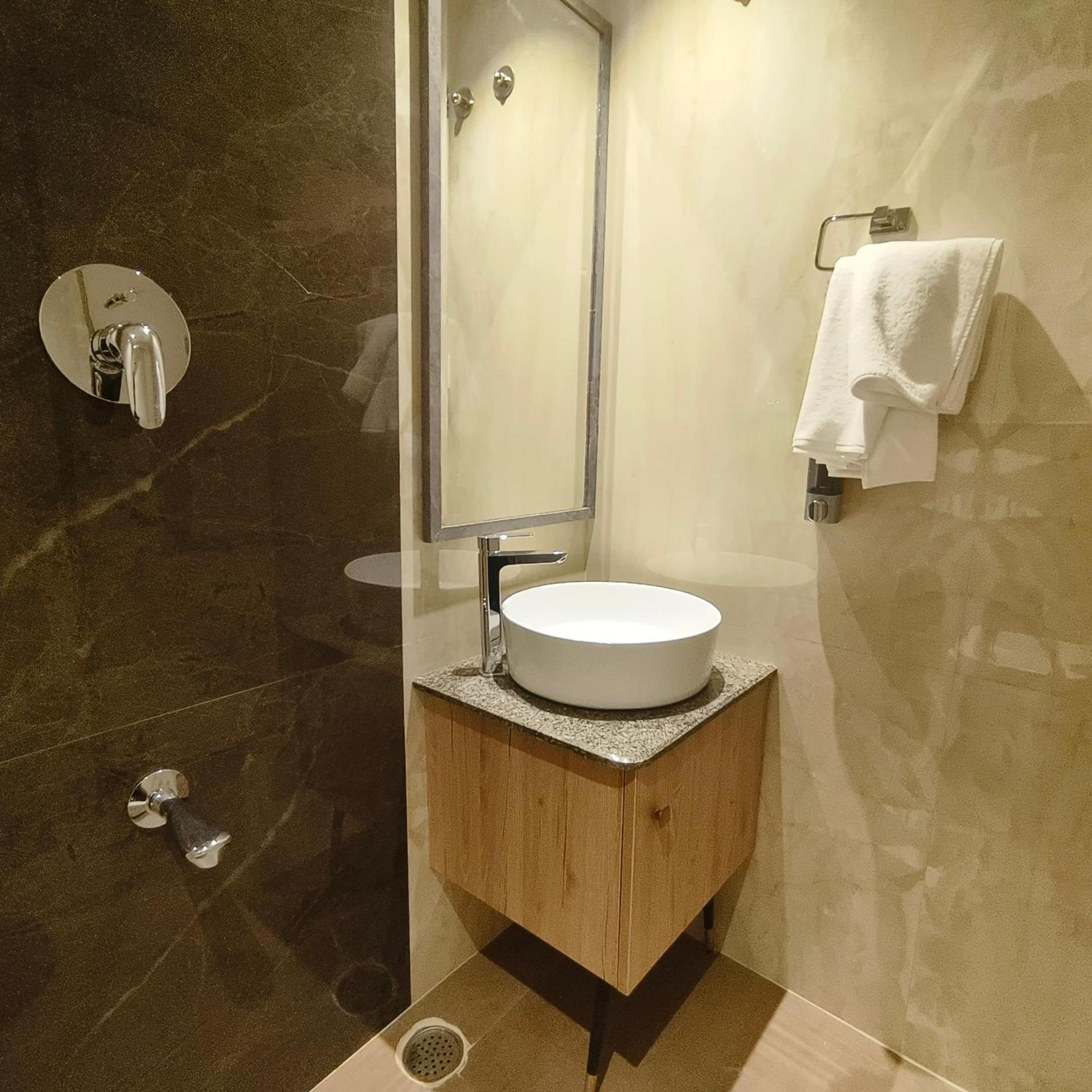 Olive Hotel Le Opera By Embassy Group 班加罗尔 外观 照片